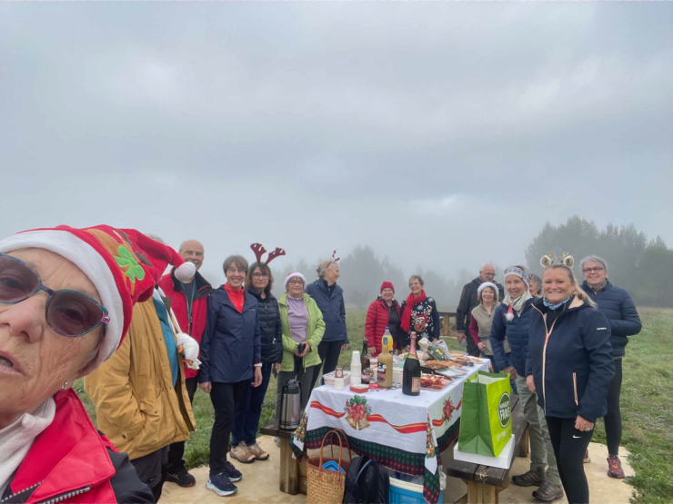 Marche nordique dans les brumes matinales